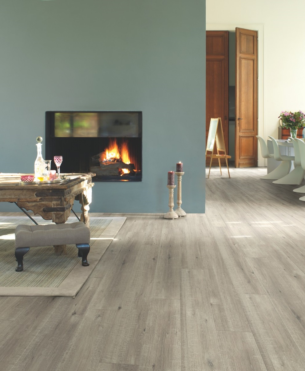 Laminado Impressive Ultra Roble con cortes de sierra gris Quick-Step