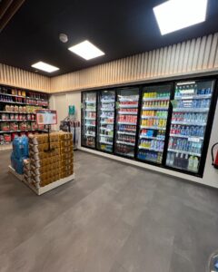 Suelo Vinílico SPC FirmFit Cerámico Antracita Estación de Servicio con Tarimas Loor